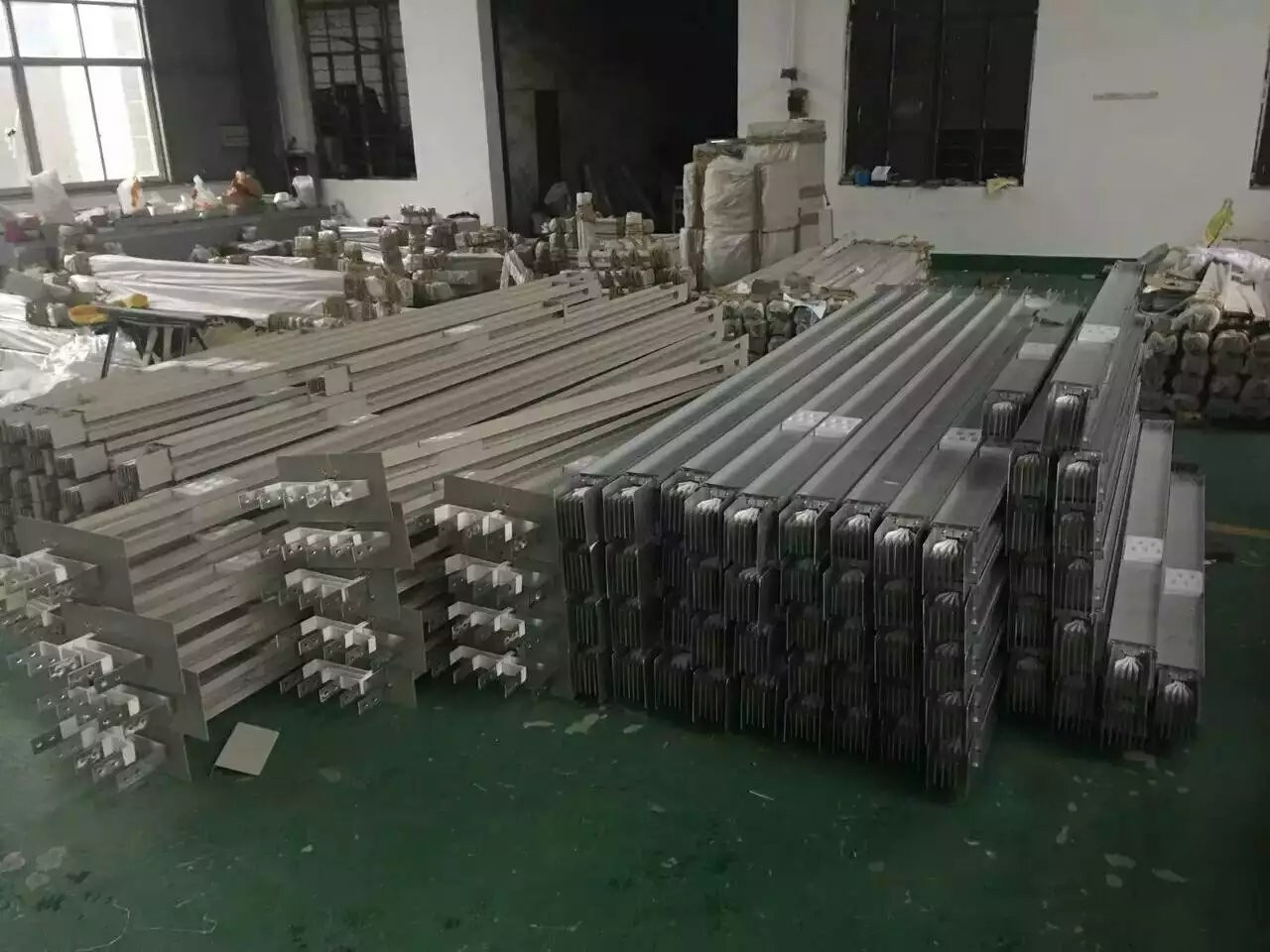 <b>密集型母线槽发货 (5</b>